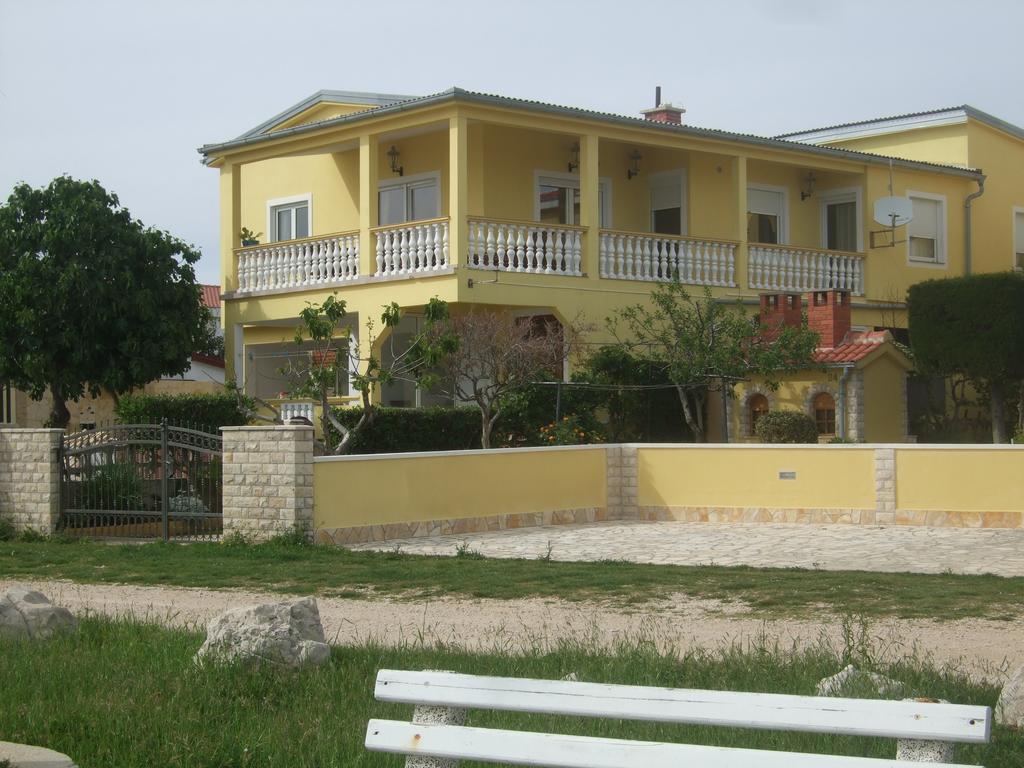 Deby Beach House Вир Екстериор снимка