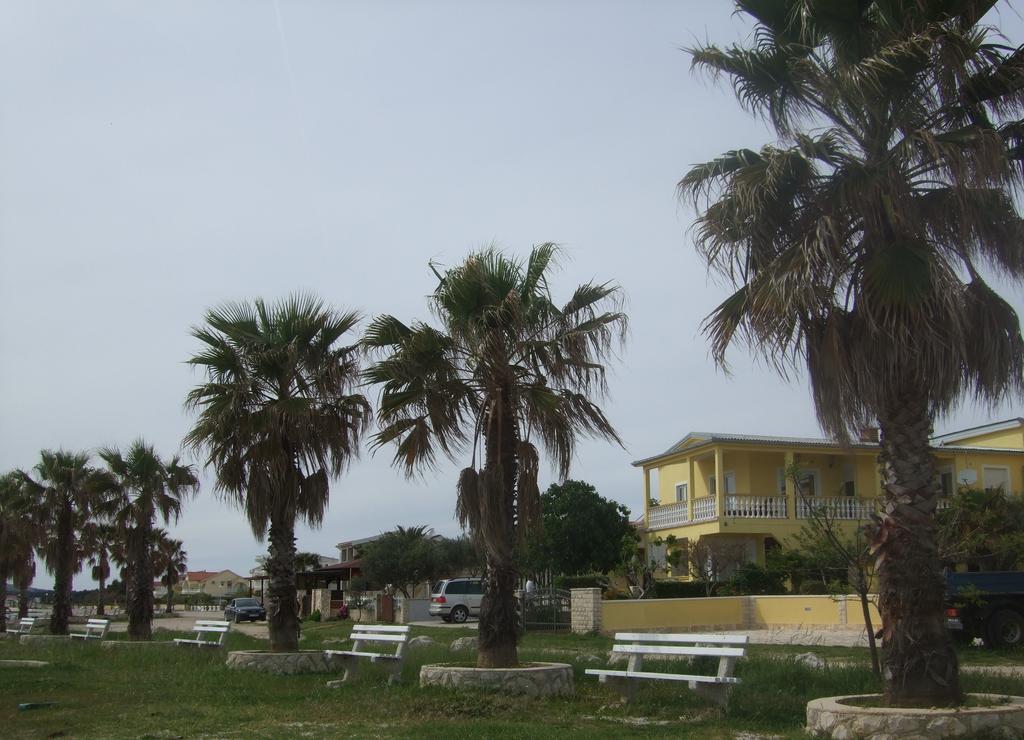 Deby Beach House Вир Екстериор снимка