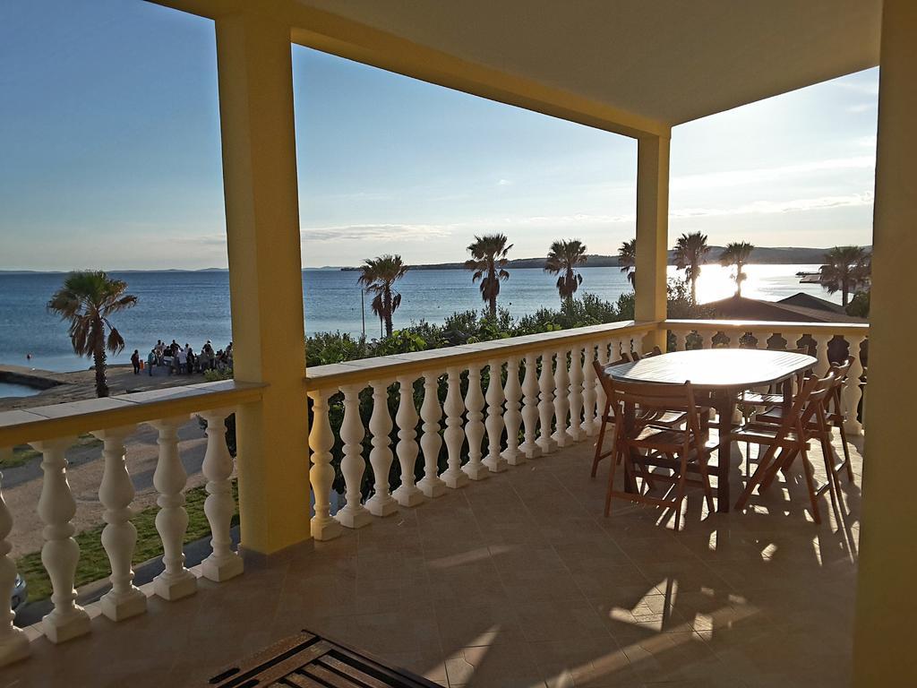 Deby Beach House Вир Екстериор снимка