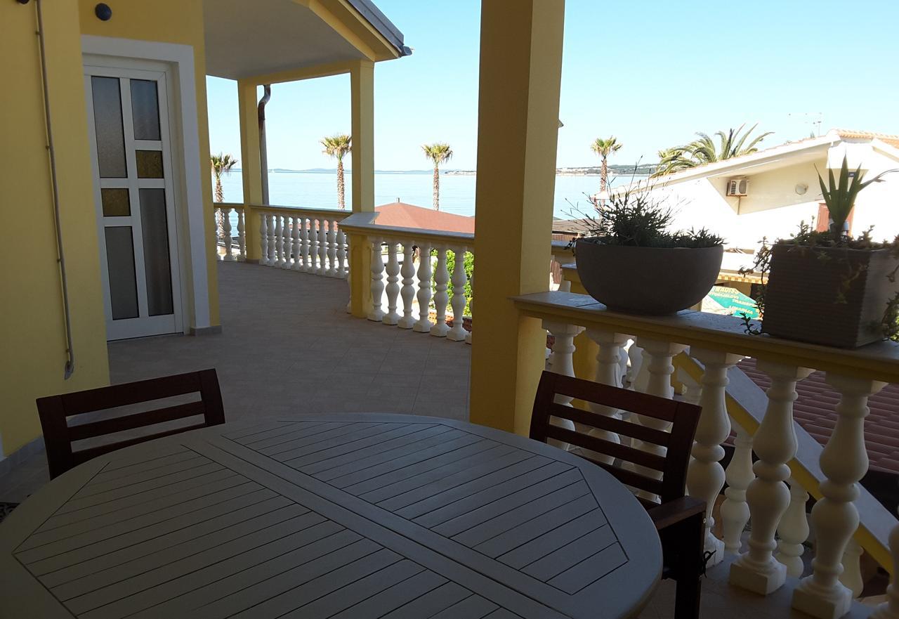 Deby Beach House Вир Екстериор снимка
